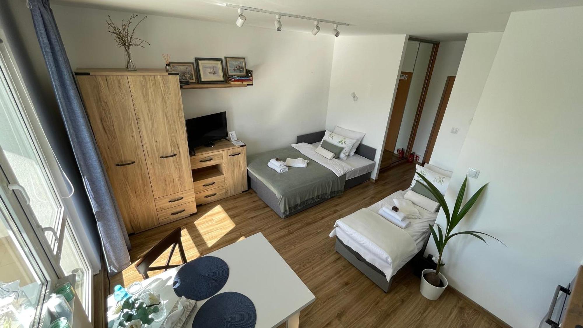 Riviera Hills Apartament *